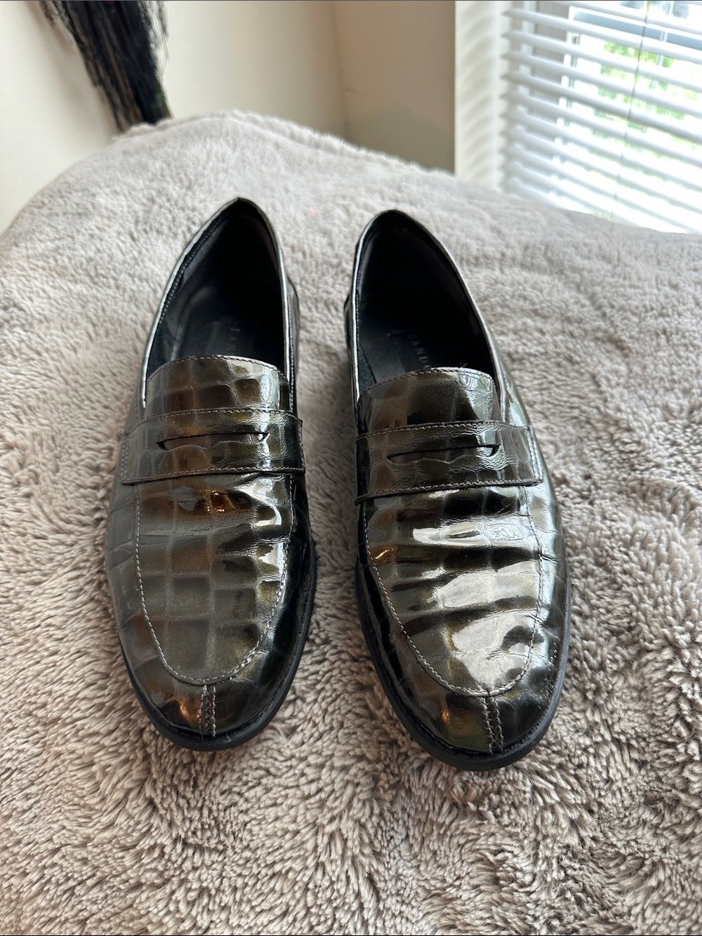 Bandolino Women's Black Croc-Embossed Loafers